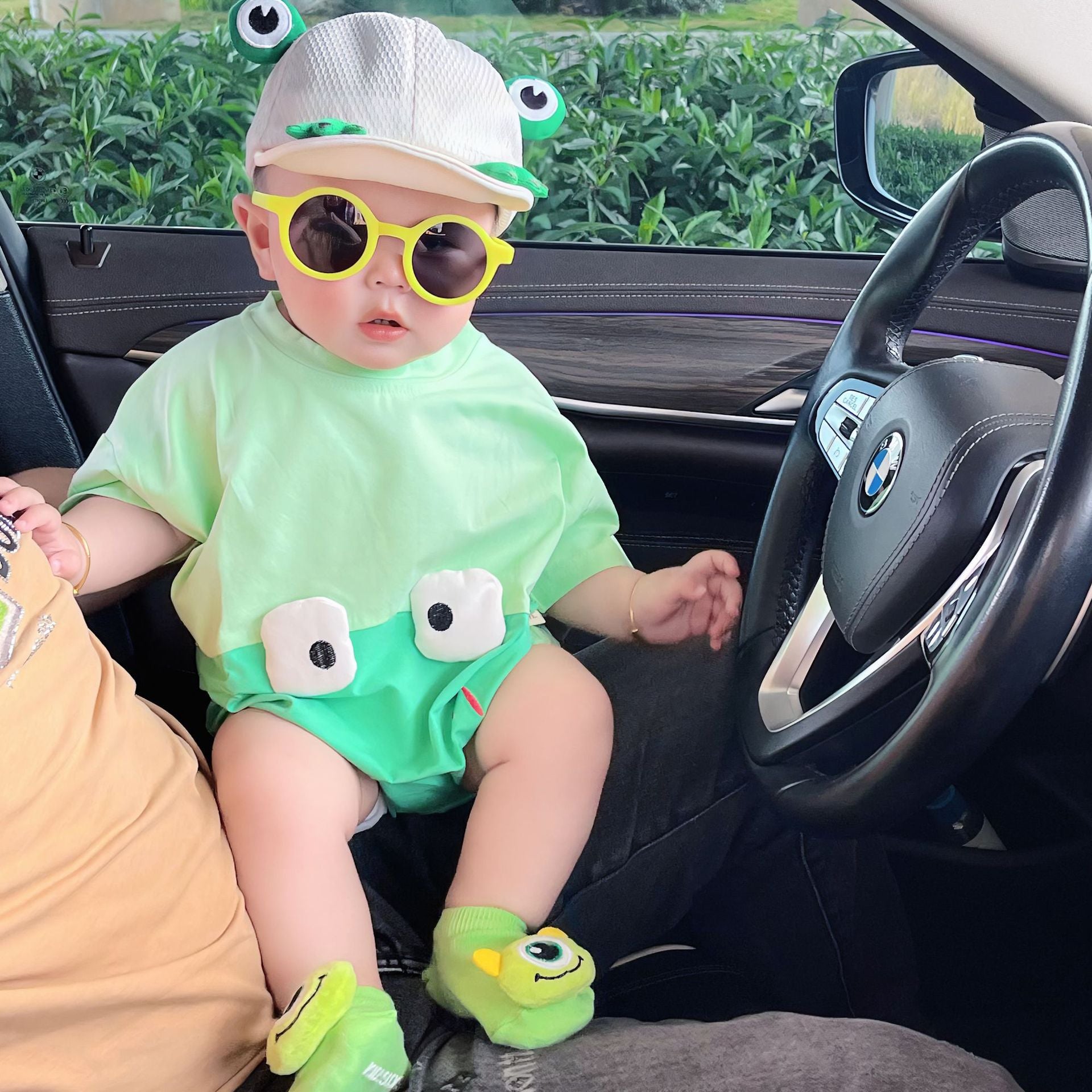 Ju Ju Jam Green Frog Baby Romper: Adorable Infant Wear with a Cute Frog Design