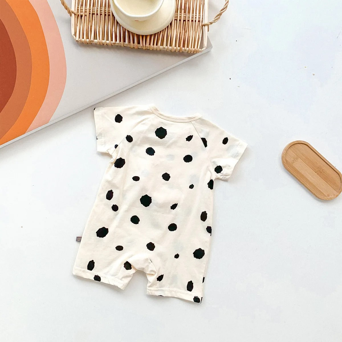 Happy-tone romper for baby boys and girls β Ju Ju Jamβs Little Bright style.