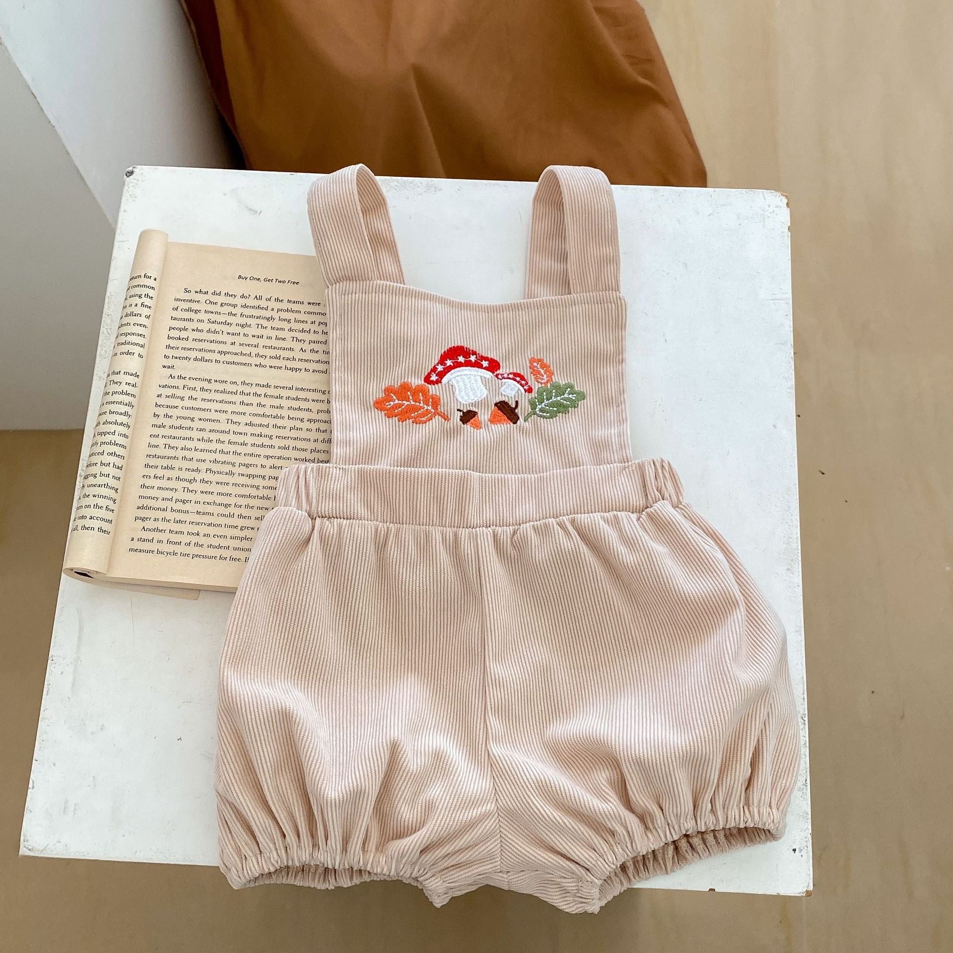 Two-piece baby girl outfit with daisy print and suspenders β Ju Ju Jam