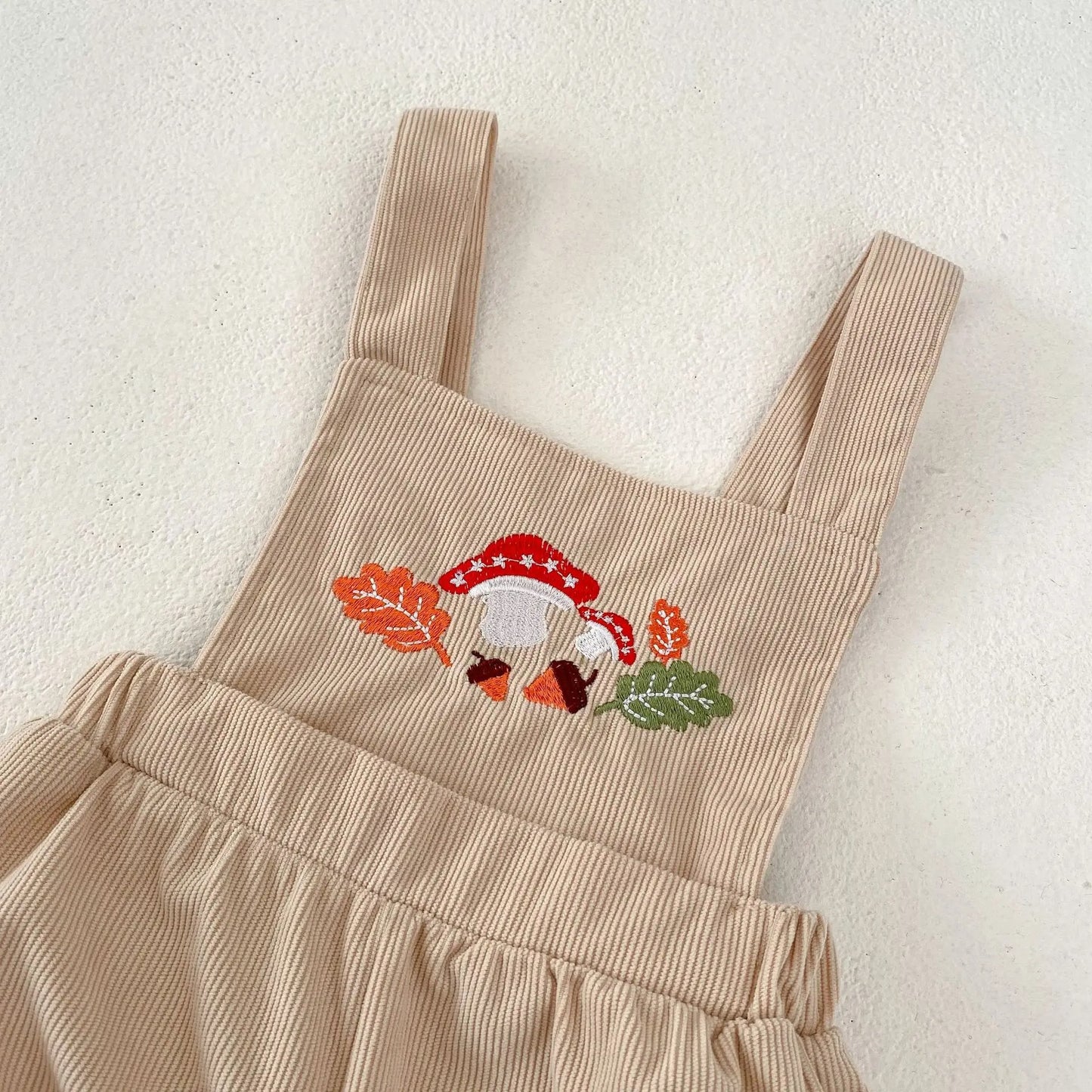 Sweet suspender-style baby girl set with daisy design β Ju Ju Jam