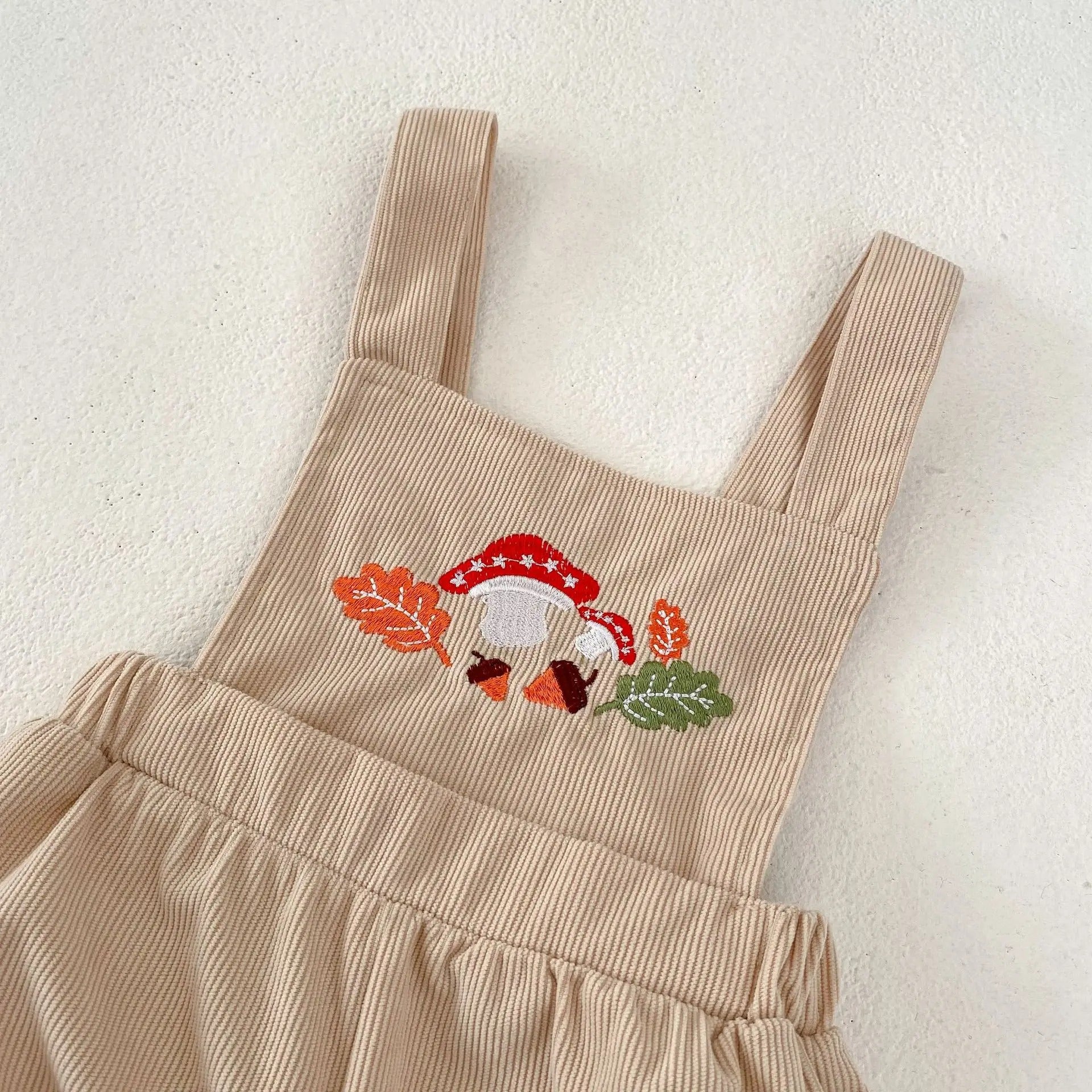 Sweet suspender-style baby girl set with daisy design β Ju Ju Jam