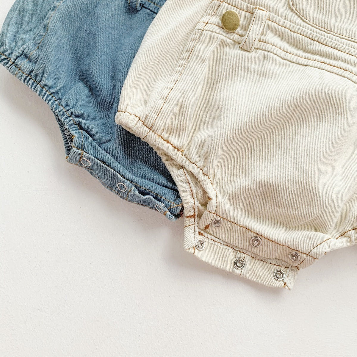 Classic baby romper in denim with cap – unisex babywear set by Ju Ju Jam.

