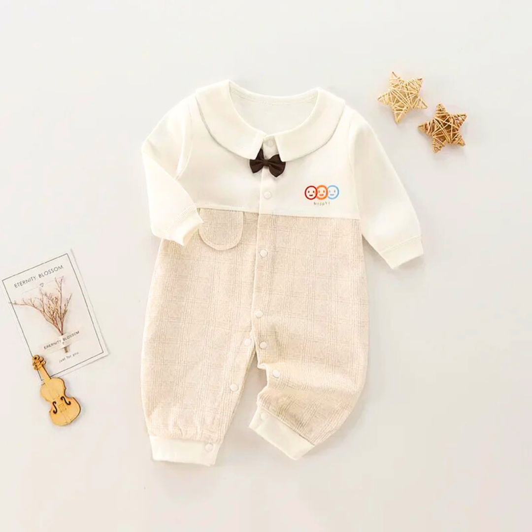 Happy baby romper with bow for boys and girls – cozy and cute snuggle outfit by Ju Ju Jam.

