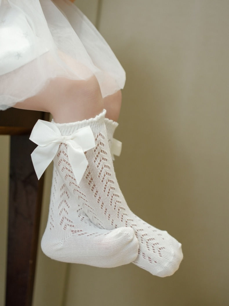 Pretty lace and bow socks for toddlers – breathable and soft design by Ju Ju Jam.

