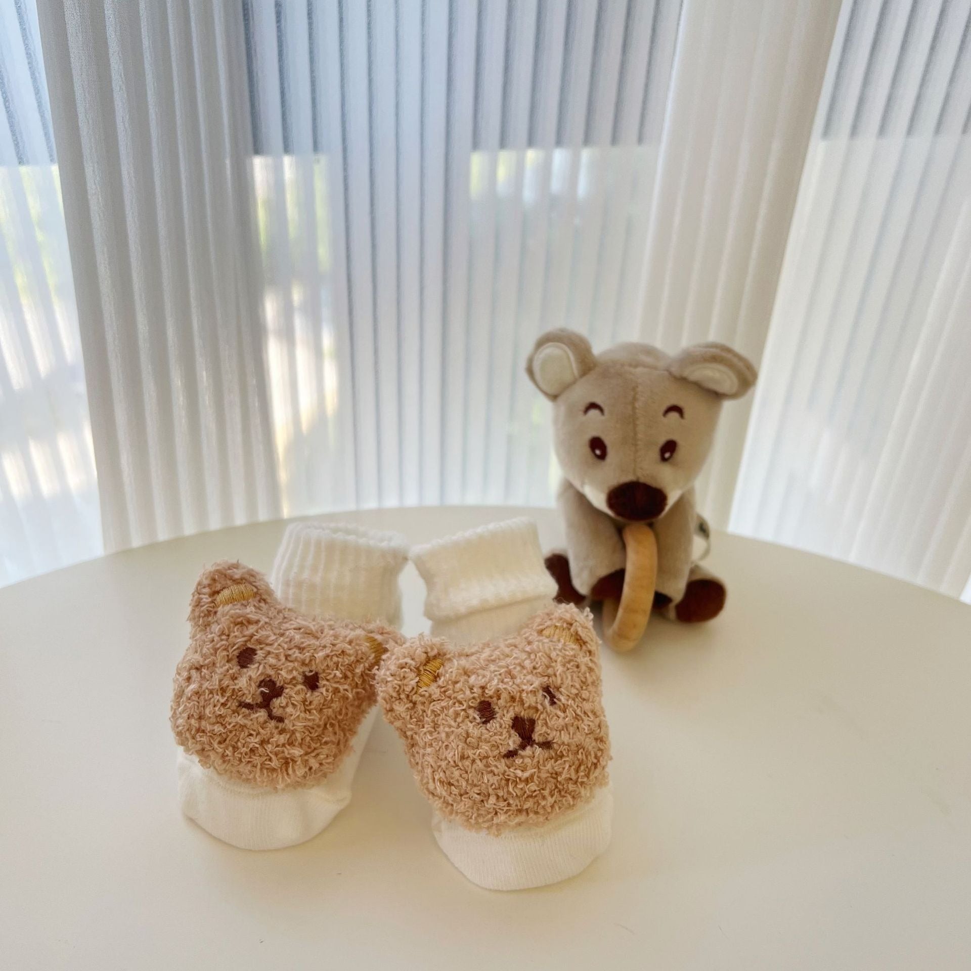 Beary-themed baby socks – Ju Ju Jam unisex socks for boys and girls with adorable bear face.

