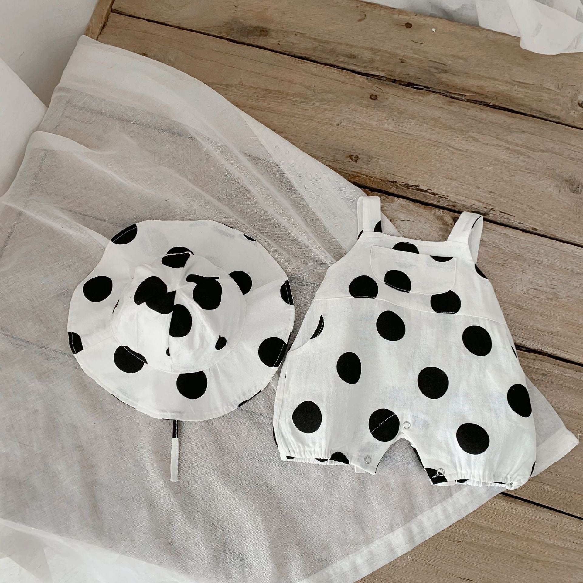 Flat lay of Polka Pop baby jumpsuit and matching hat – Ju Ju Jam

